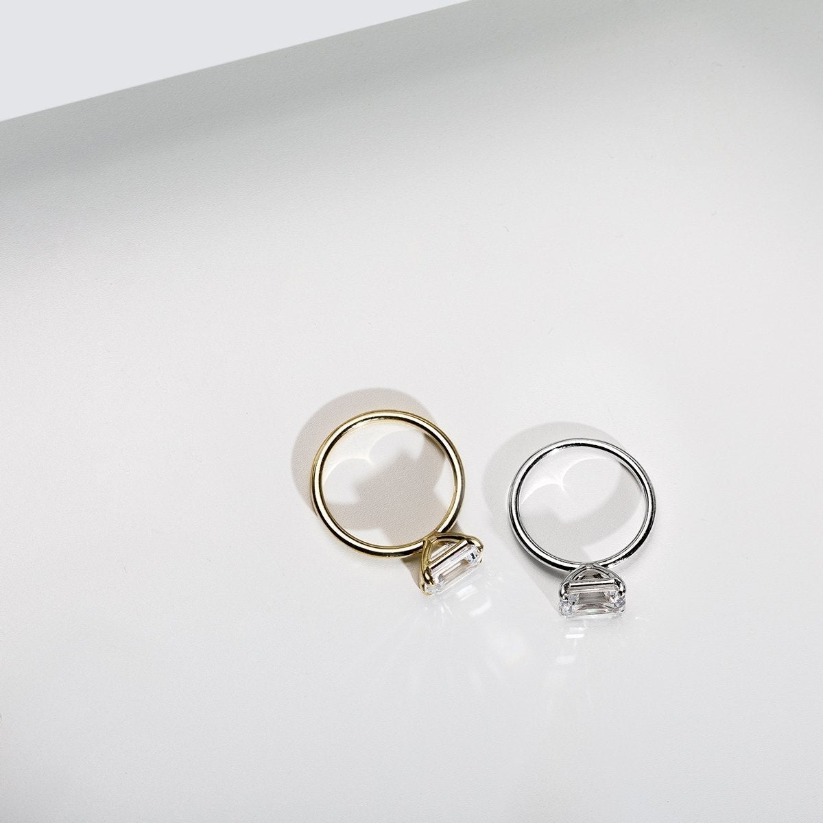 18K White Gold / Emerald