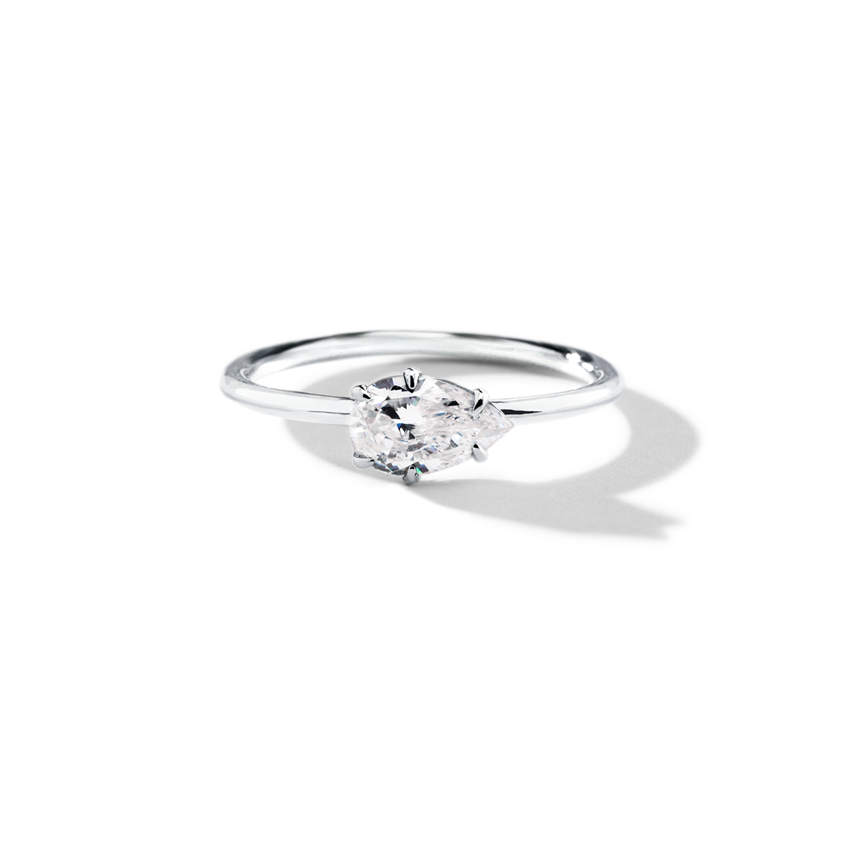 18K White Gold / Pear