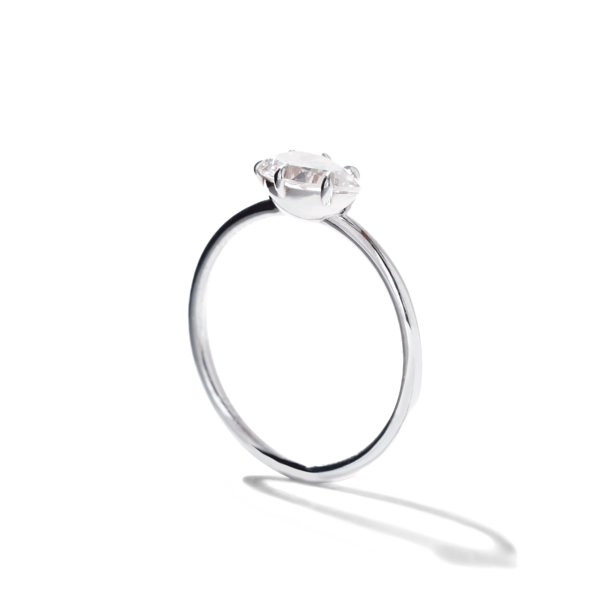 18K White Gold / Pear