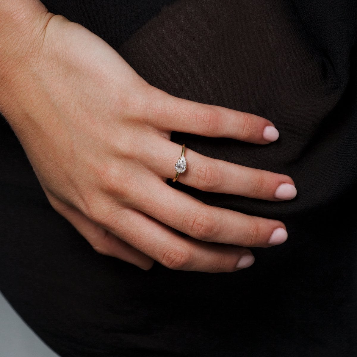 18K Yellow Gold / Pear