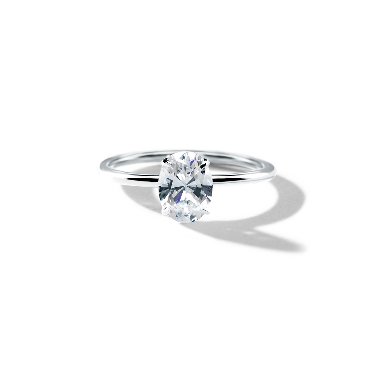 18K White Gold / Oval