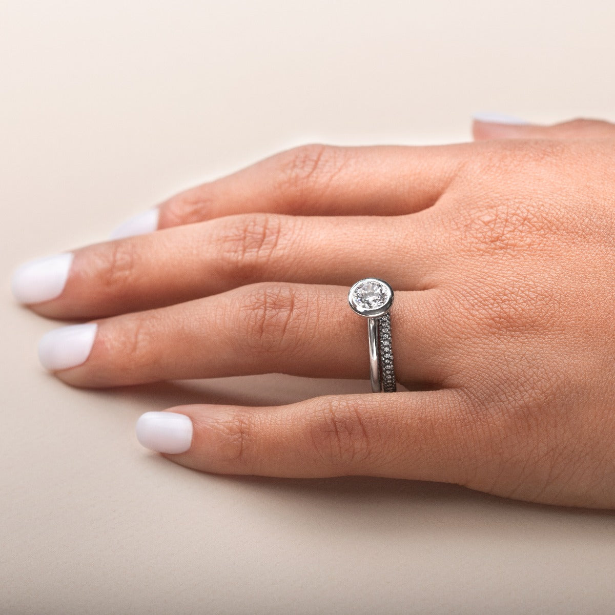 18K White Gold / Round